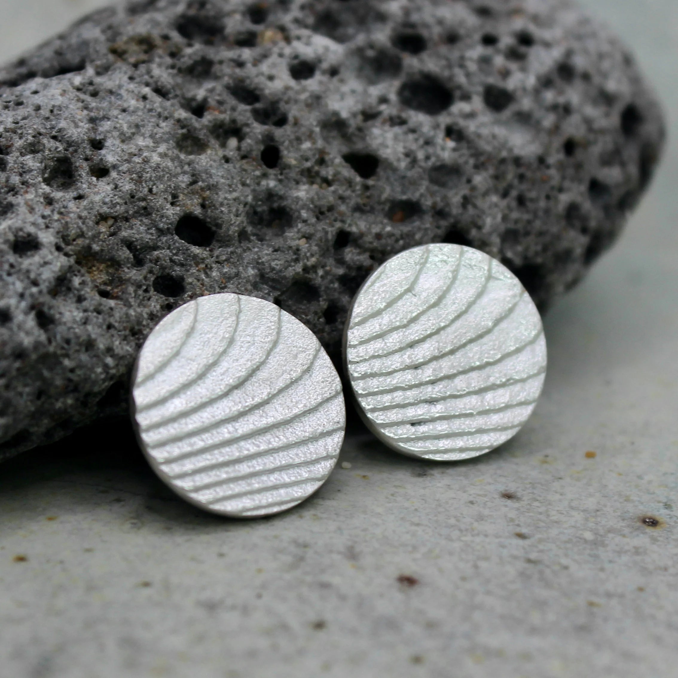 Medium Adduna Studs Cuttlefish Texture - Silver