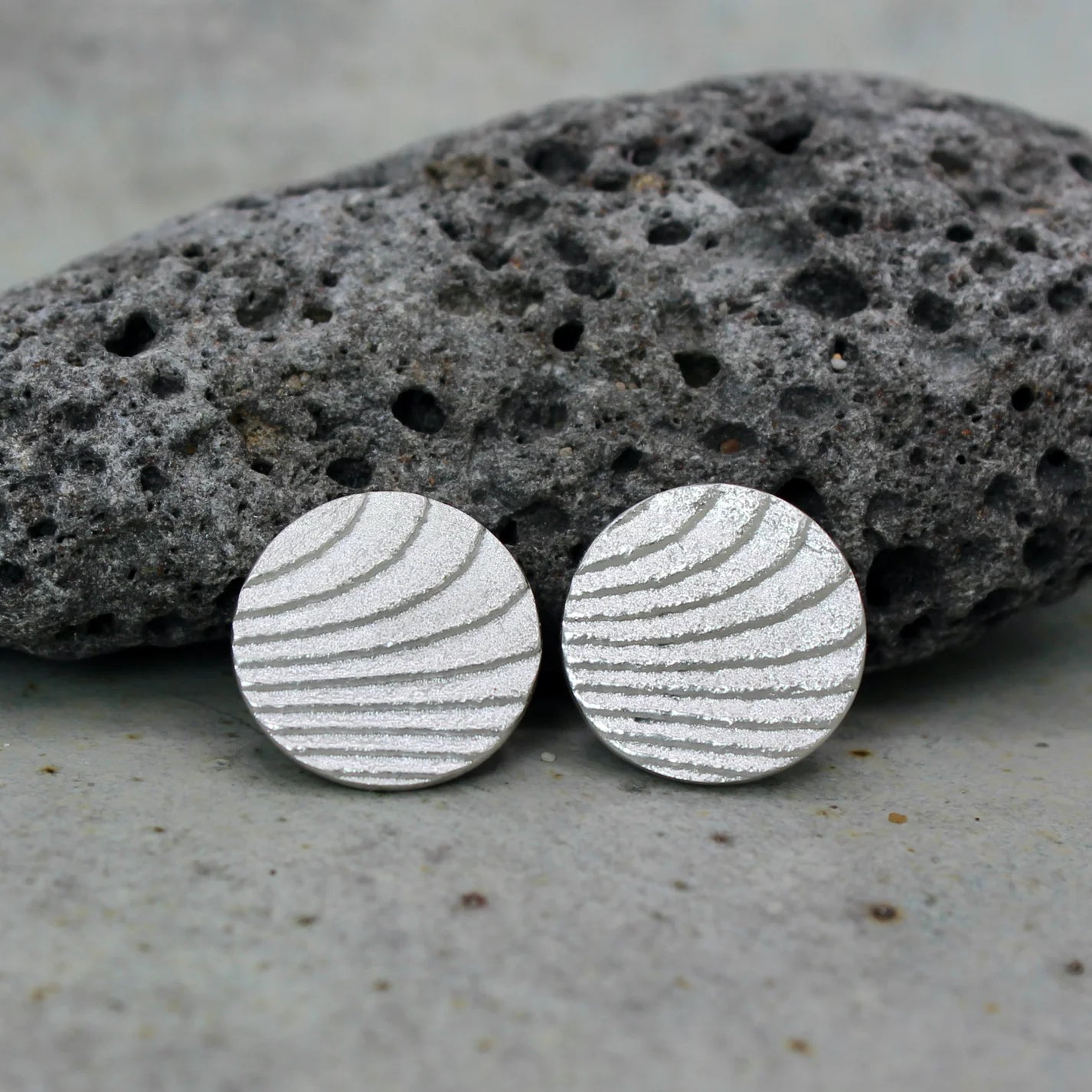 Medium Adduna Studs Cuttlefish Texture - Silver
