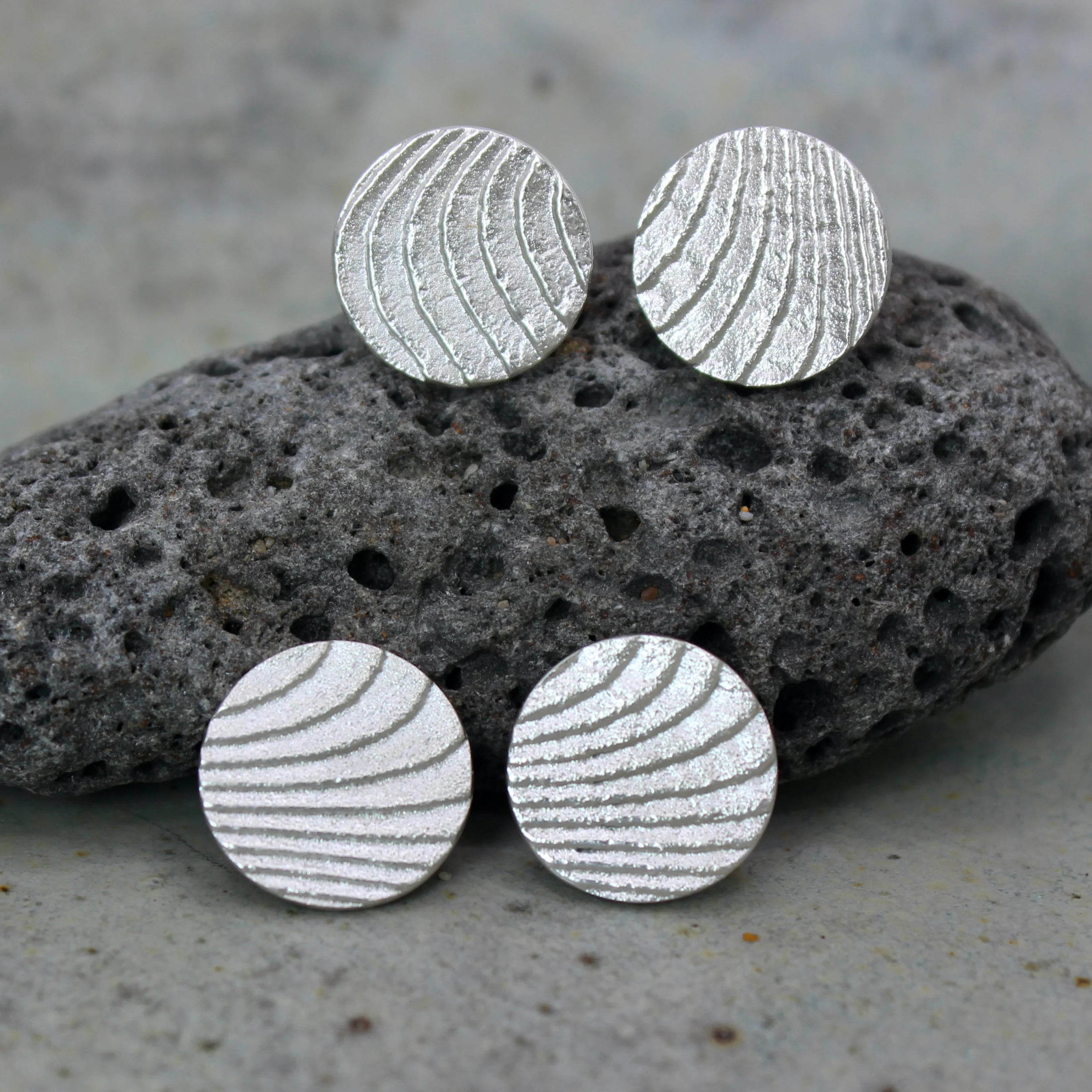 Medium Adduna Studs Cuttlefish Texture - Silver