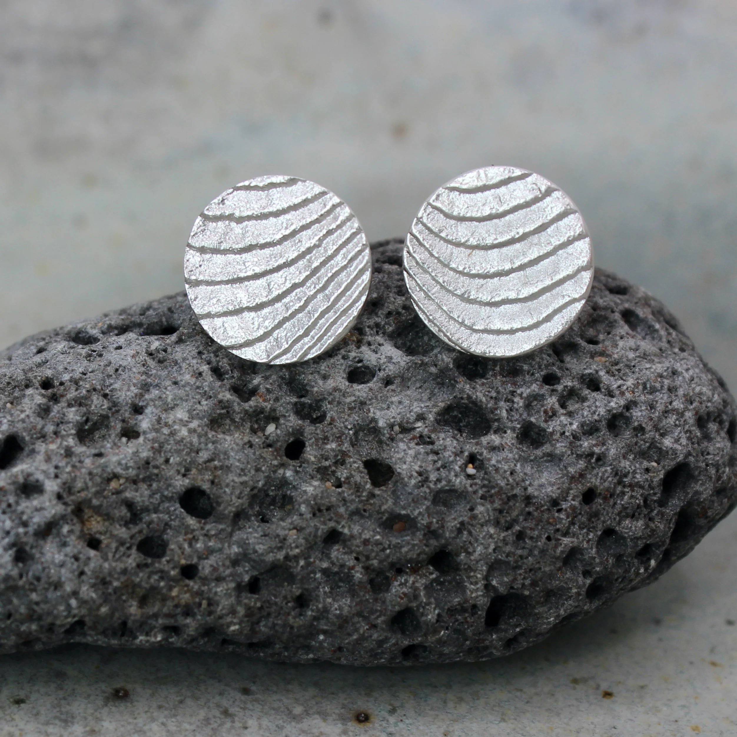 Medium Adduna Studs Cuttlefish Texture - Silver