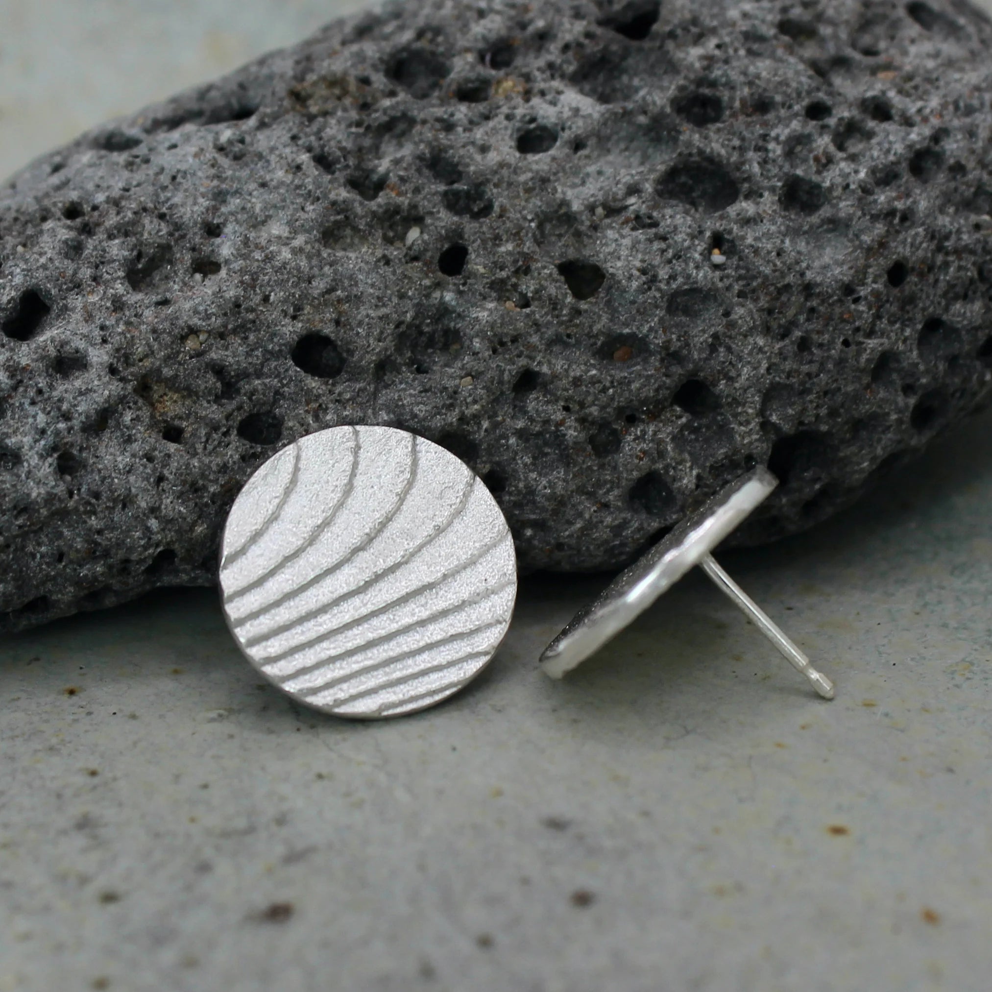 Medium Adduna Studs Cuttlefish Texture - Silver