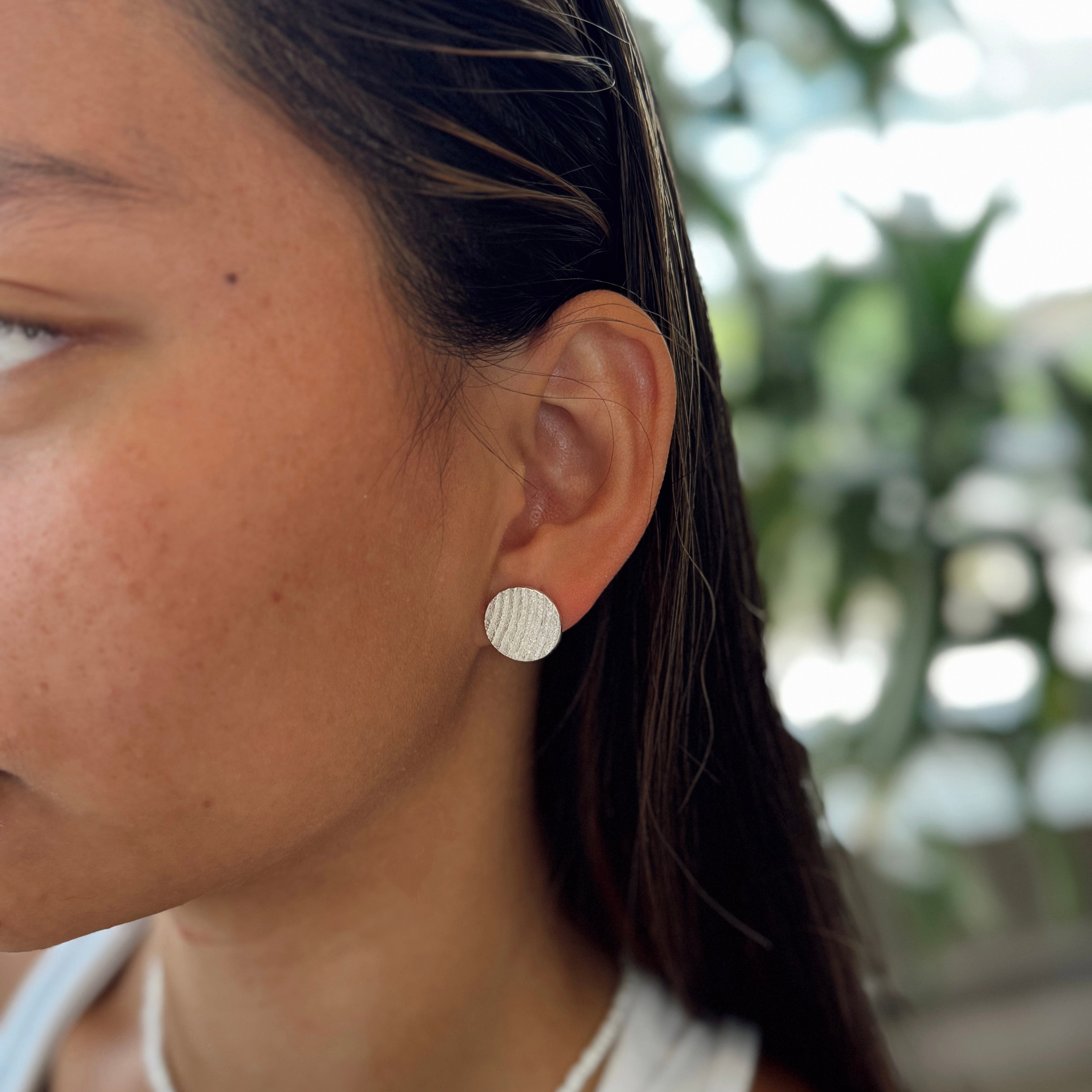 Medium Adduna Studs Cuttlefish Texture - Silver