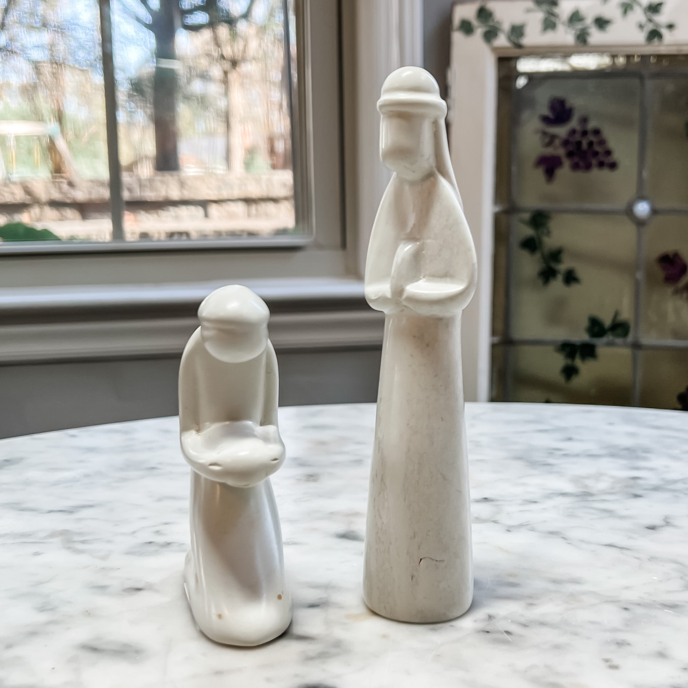 Natural Kneeling Nativity